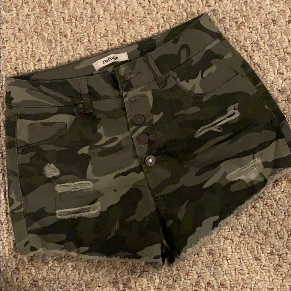 Camo ripped shorts